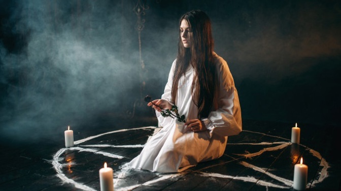 Tereza (24): Náhle mi zemřela sestra. Pro spojení s ní jsem použila černou magii. Nebyl to dobrý nápad