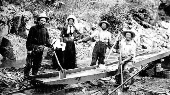 Za zlatem se vypravily celé rodiny. Často ale místo zisku bohatství přišli o všechno 