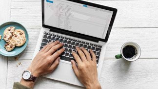 Jak jednoduše vyčistit klávesnici: Zapomeňte na vysavač, existuje lepší vychytávka