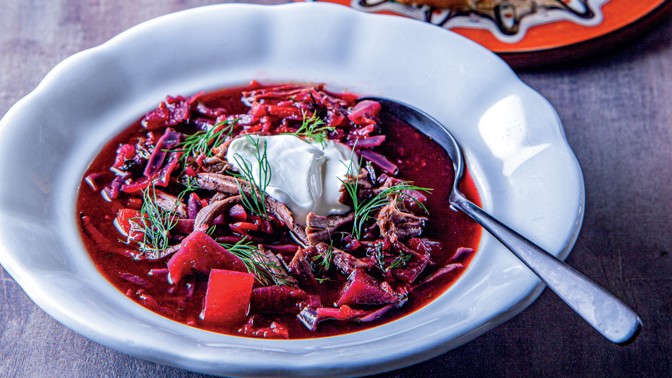 Boršč: Skvělá ukrajinská polévka s řepou v hlavní roli