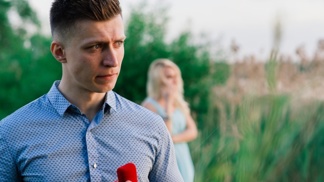 Matouš (33): Mám úžasnou přítelkyni. Jenže provedla něco, čím mě neuvěřitelně ztrapnila