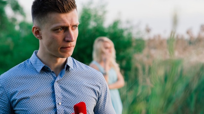 Matouš (33): Mám úžasnou přítelkyni. Jenže provedla něco, čím mě neuvěřitelně ztrapnila