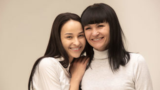 Tereza (28): Moje máma si našla milence. Mám z toho radost a kryji jí záda