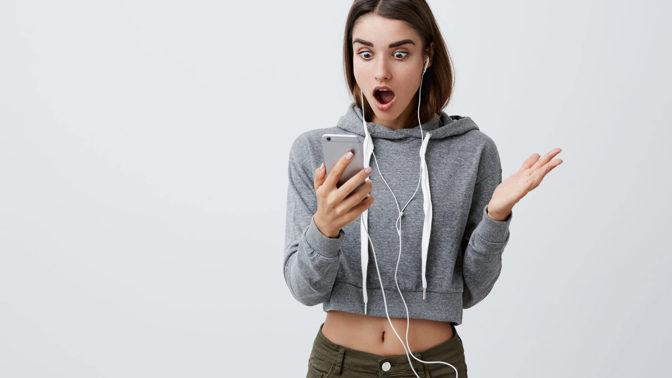 Jitka (26): Přítel píše o mně a našem milostném životě na sociální sítě. Dozvídám se hrozné věci