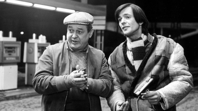 Pumpaři od Zlaté podkovy: Bartoška mohl díky exkluzivní smlouvě kouřit na benzínce