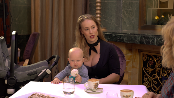 Aneta Krejčíková dorazila i s novým přírůstkem do rodiny.