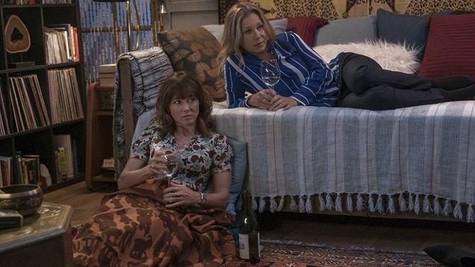 Dvě nejlepší kamarádky a tajemství mrtvého muže: Tragická fakta o seriálovém hitu Smrt nás spojí