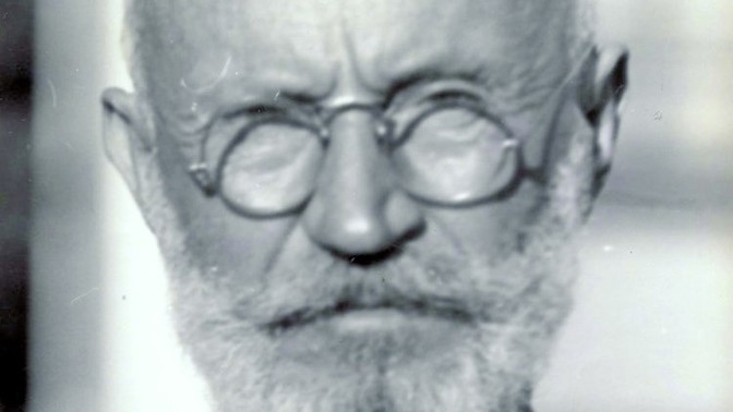 Podivný příběh lékaře Carla Tanzlere: Sedm let žil s mrtvolou své pacientky