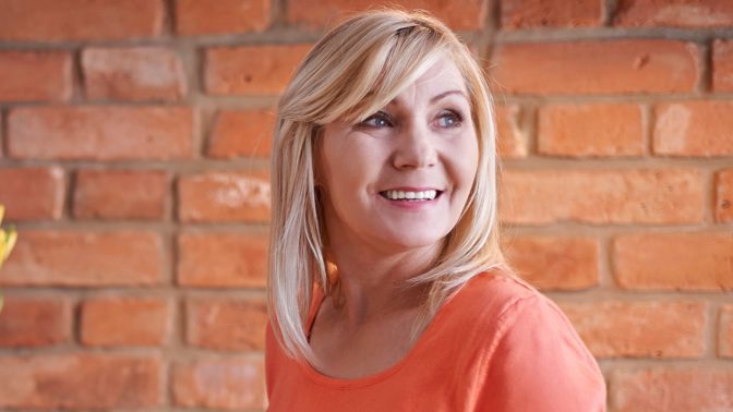 Viola (58): Manžel si už nechtěl povídat, tak jsem chodila za sousedem. Dopadlo to nečekaně