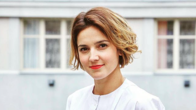 Markéta Slavíková má se svojí seriálovou postavou Karlou mnoho společného. Stejně jako Karla je matkou malého dítěte. Jak se svojí druhačkou zvládá distanční výuku? 