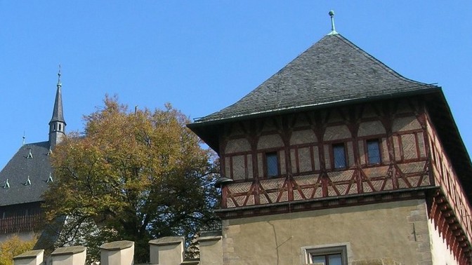 Hrad Karlštejn je veden jako národní kulturní památka.