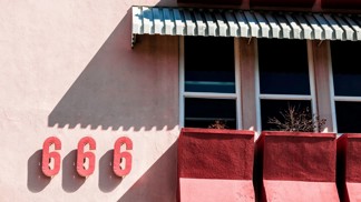 Tajemství čísla 666: Najdeme ďábla ve jménech diktátorů i v čárových kódech potravin?