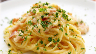 Špagety carbonara jako od šéfkuchaře: Potřebujete jen těchto sedm surovin