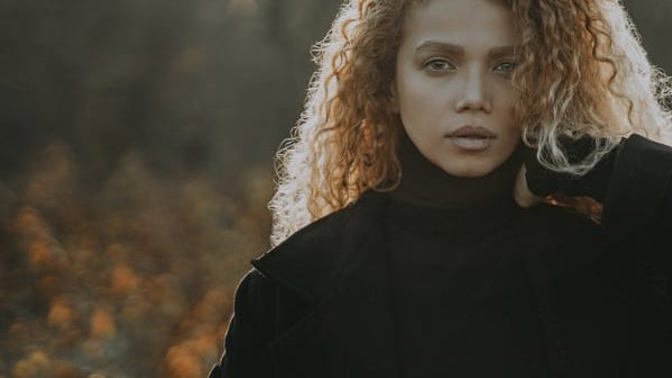 Laura (42): Matka slyšela ve svém bytě hlasy. Myslela jsem, že blázní, dokud jsem tam nepřespala