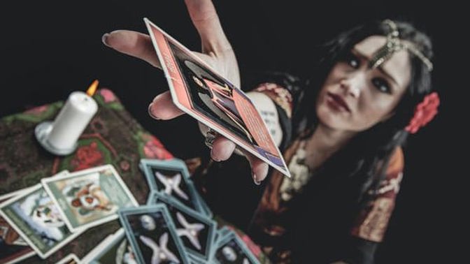 Šarlota (36): Kamarádka mi několikrát vyložila tarotové karty. Jedna se neustále opakovala