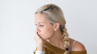 Katka (29): Partnerova bejvalka má moje nahé fotky. Vyhrožuje mi, že když ho neopustím, zveřejní je