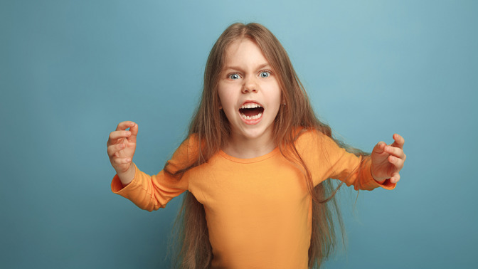 PORADNA: Pubertální dcera začala vzdorovat a zanedbává školu. Co s tím, radí psychoterapeutka Samsonová