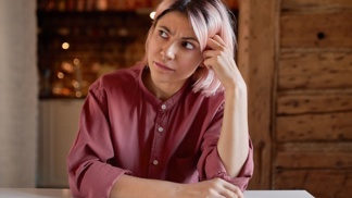 Monika (26): Matka se po padesátce zbláznila, dělá věci, ze kterých se mi zvedá žaludek