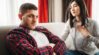 Laura (36): Manžel mi nedokáže tolerovat milence, ač sám chodí za jinou. Řekl mi něco nehorázného