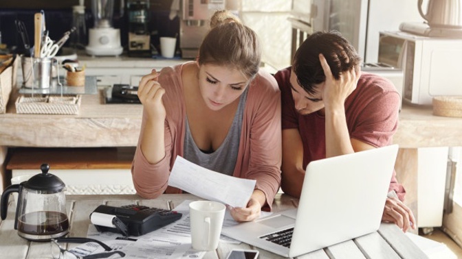 Jáchym (32): Dokud moji přítelkyni živil otčím, byl doma klid. Pak mu ale jednoho dne došly peníze