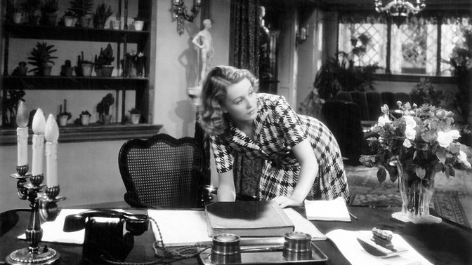 Eva tropí hlouposti: Nataša Gollová nosila tak odvážné šaty, až se štábu rosilo čelo