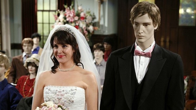 Šílenou Rose ze seriálu Dva a půl chlapa byste už nepoznali. Je z ní šťastná máma a žije klidným životem