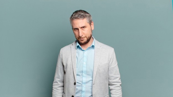 Roman (45): Manželka neustále půjčuje peníze své sestře. Nechápe, že ji švagrová zneužívá