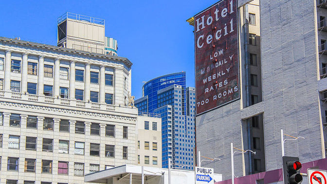 Záhada hotelu Cecil: Na kontě má bizarní smrt studentky Elisy Lam i poslední skleničku Černé Dahlie