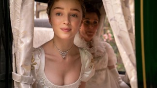 Phoebe Dynevor z Bridgertonových: Na svět jí pomohla slavná filmová chůva