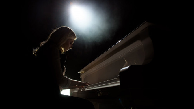 Simona (22): V noci začalo samo hrát tátovo piano. Zvěstovalo smutnou novinku