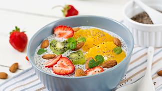 Chia pudink s ovocem a zakysanou smetanou jako z Prostřena: Snadný recept do 30 minut