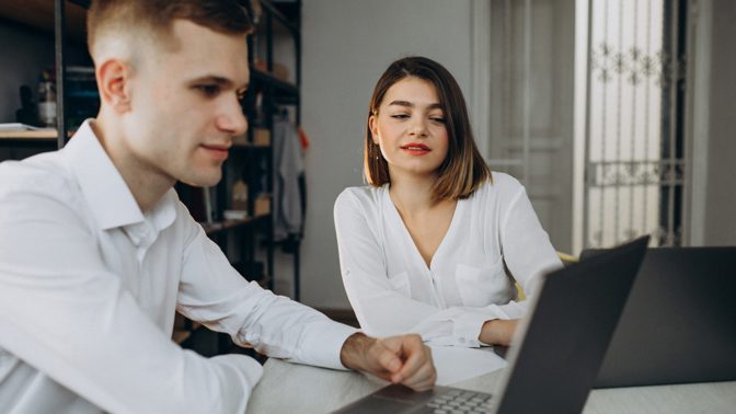 Petr (32): Čím víc odmítám kolegyni, tím víc mě svádí. Dělá šílené věci a já se bojím, že podlehnu