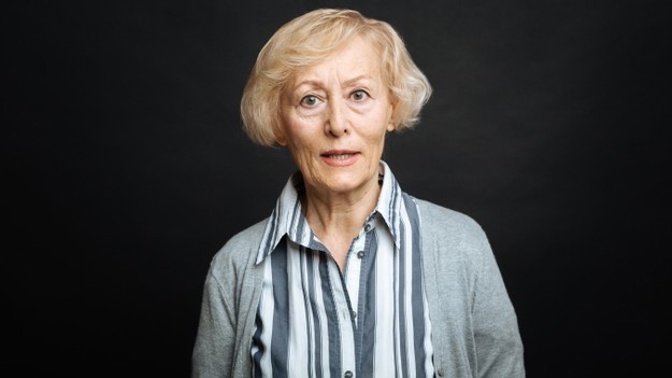 Nela (61): Sousedé nedokážou zabavit své děti, tak jim pořídili něco, co mě ničí