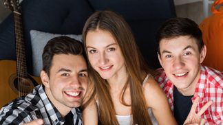 Anežka (28): Dva kolegové se do mě zamilovali. Nechci ztratit ani jednoho. Nevím, co mám dělat