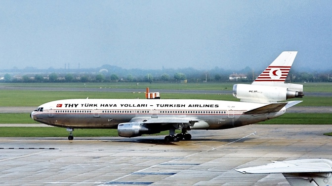 V okamžiku, kdy vznikl tento snímek, nemohl nikdo ještě tušit, že se právě tento stroj stane smrtícím nástrojem pro 346 lidí na palubě... 