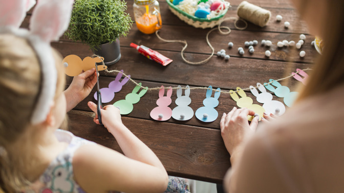 Velikonoční tvoření s dětmi: Stačí jen čtvrtka, barevný papír, nůžky a lepidlo