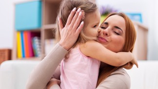 PORADNA: Osmnáctiměsíční dcera je na mně závislá. Zkušená psycholožka radí, jak jí pomoci se osamostatnit