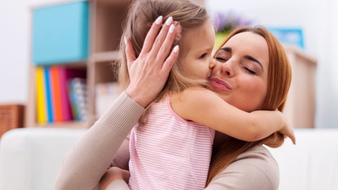 PORADNA: Osmnáctiměsíční dcera je na mně závislá. Zkušená psycholožka radí, jak jí pomoci se osamostatnit