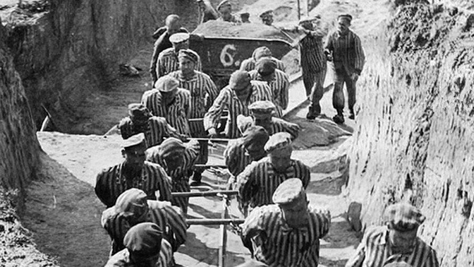 Den, kdy se otevřelo peklo: Branou koncentračního tábora Dachau prošli první vězni dlouho před válkou