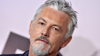 Skotské gangy vyřezávají obětem do tváře cejch. Má ho i herec Tommy Flanagan, podívejte se