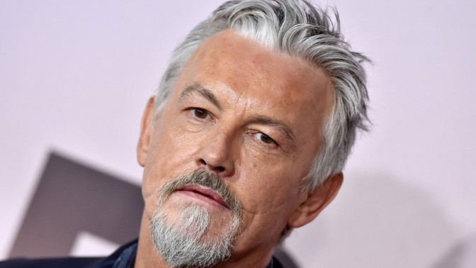 Skotské gangy vyřezávají obětem do tváře cejch. Má ho i herec Tommy Flanagan, podívejte se