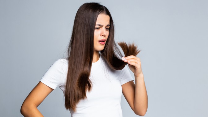 9 tipů, jak zastavit padání vlasů přírodní cestou. Vyzkoušejte magickou sílu těchto bylinek