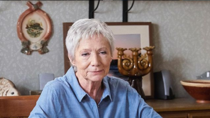 Amálka se vydá na místa, která jí připomenou dávnou minulost. Jak se vyrovná se svými vzpomínkami i setkáním se sousedem, kterého už léta neviděla? 