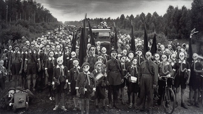 Tajemství děsivé fotky sovětských pionýrů: Z jejího autora se stal nepřítel státu