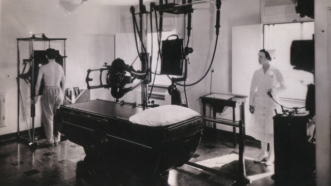 Pohnuté dějiny tuberkulózy: Prý za ni mohli upíři. Dodnes jí ročně onemocní přes 400 Čechů