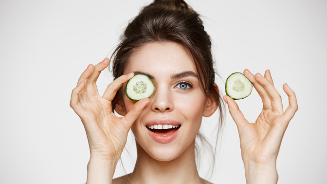 Opuchlé oči: Jak zmírnit otok? Kromě okurky pomohou i polévkové lžíce