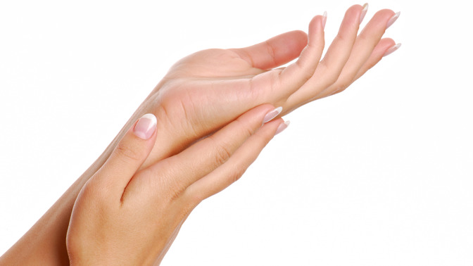 Trápí vás suché ruce kvůli častému mytí a dezinfekci? 5 jednoduchých rad, jak s tím zatočíte