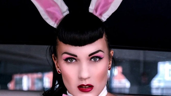 Podivný příběh Sandie Crisp: Postižená hvězda internetu se prý narodila na vrcholu ruského kola