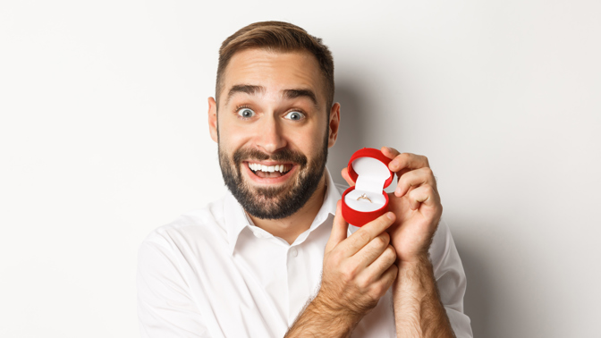 Max (30): Při nácviku žádosti o ruku se stalo něco, co jsem nečekal. Jsem teď všem pro smích