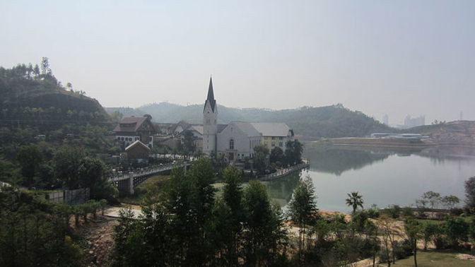 Co nemáme, okopírujeme! Jak si Čína postavila přesnou kopii slavné rakouské vesnice Hallstatt